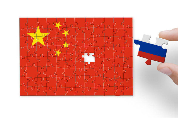 Çin ve Rusya bayraklarından yapılmış bulmacalar. Rusya 'nın Ukrayna' daki savaş ve saldırganlığı için yaptırımlar ve ambargo - Fotoğraf, Görsel