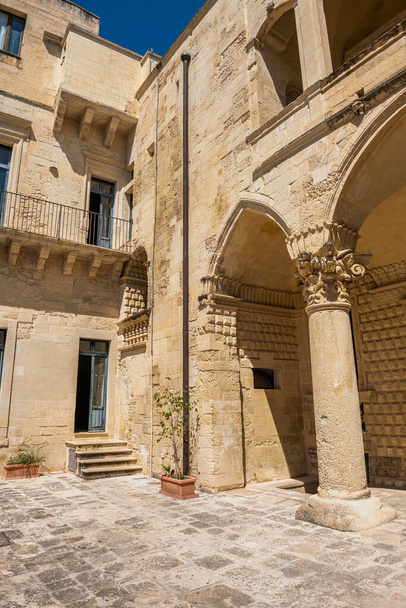 Южная Италия восхищается своей старой архитектурой - Фото, изображение
