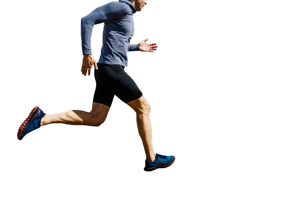 hombre corredor corriendo en azul camisa de manga larga y medias negras aisladas sobre fondo blanco, foto deportiva - Foto, imagen