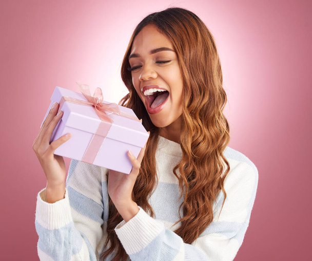 Woman, gift and box in studio for thinking, happiness and surprise celebration by gradient background. Student girl, young and happy with present package, excited face and celebrate birthday with wow. - Fotó, kép