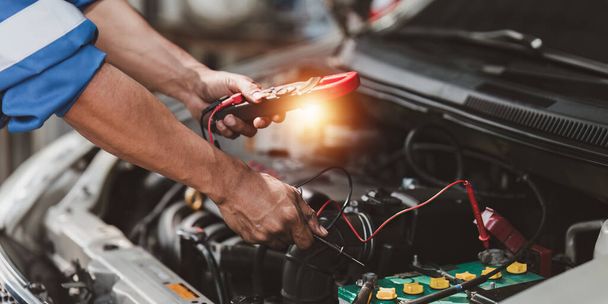 Expert auto mechanic repair and service customer service work on car at garage. automobile car concept. - Foto, Bild