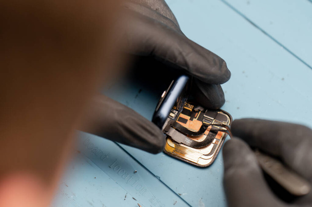 Macro shot - smart watch being repaired by an engineer - Foto, Bild