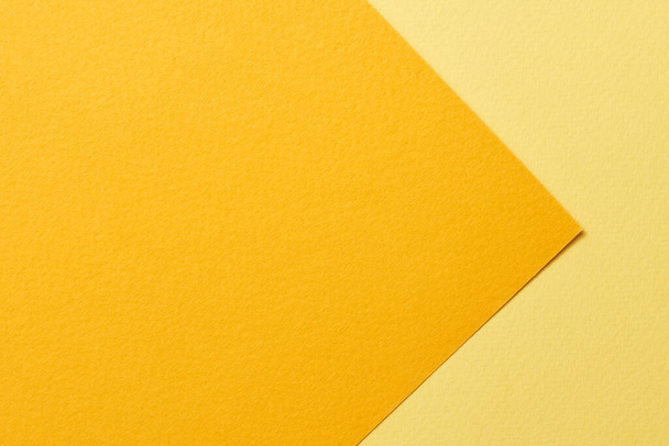 ラフなクラフト紙の背景、紙の質感黄色の異なる色合い。テキストのコピースペースを持つモックアップ - 写真・画像