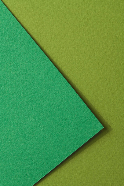 Hrubý papír kraft pozadí, textura papíru různé odstíny zelené. Mockup s prostorem pro kopírování textu - Fotografie, Obrázek