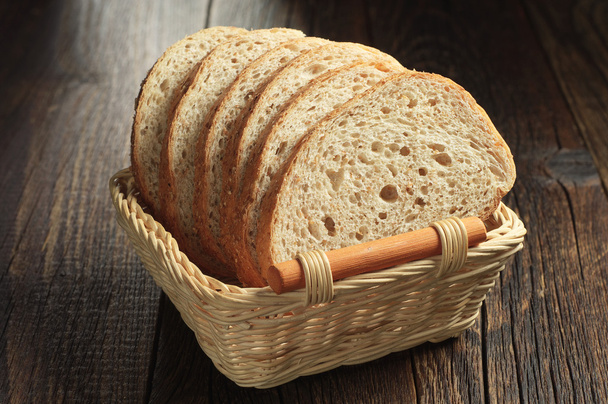 Buğday kepeği sepetin içinde ekmek - Fotoğraf, Görsel