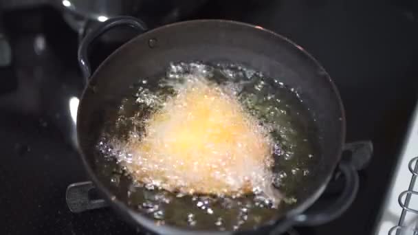 Πώς να τηγανίσετε το σαφρίδι - Πλάνα, βίντεο