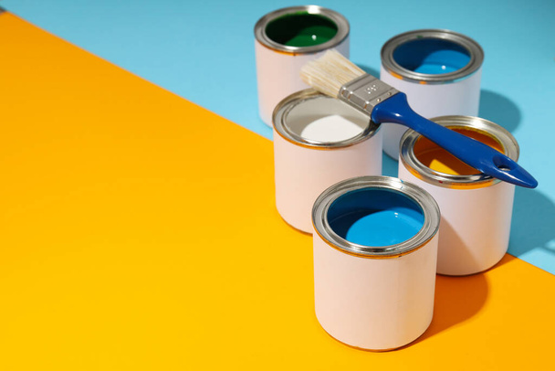 Инструменты для рисования и ремонта - краска, место для текста - Фото, изображение