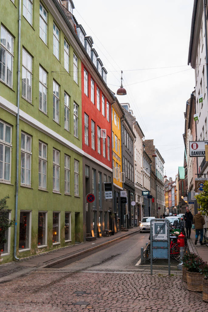 Πολύχρωμα σπίτια στο ιστορικό κέντρο της πόλης της Κοπεγχάγης, Δανία - Φωτογραφία, εικόνα