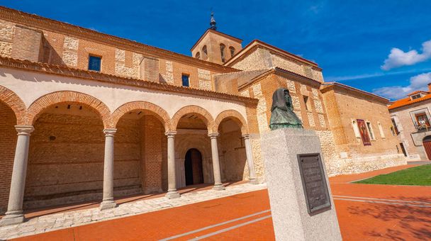 Igreja de Santa Maria del Castillo, estilo românico do século 13-16, Olmedo, Valladolid, Castela Leão, Espanha, Europa - Foto, Imagem