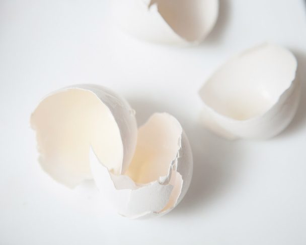 Broken eggshells close up - Foto, immagini