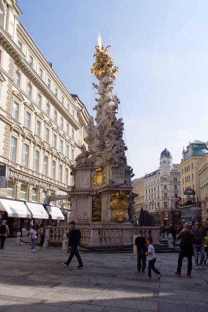 Vienna (Austria). Plague column in the historic city center of Vienna. - Foto, immagini
