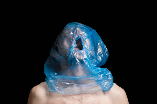 portrét škrcení, plastový sáček na hlavě - Fotografie, Obrázek