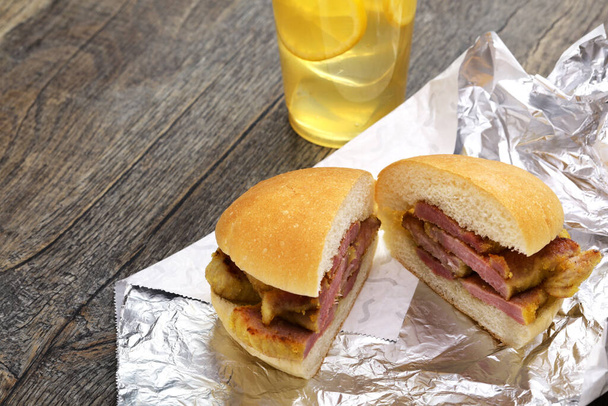 panino al bacon peameal fatto in casa, piatto caratteristico di Toronto - Foto, immagini