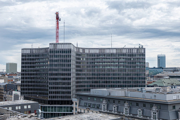 Bruxelles, Belgique, le 17 mars 2023. Ancien centre administratif vu du toit du nouveau centre administratif de la Ville de Bruxelles, Brucity. - Photo, image
