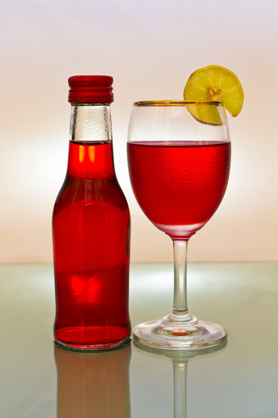 vörösboros üveg - Fotó, kép