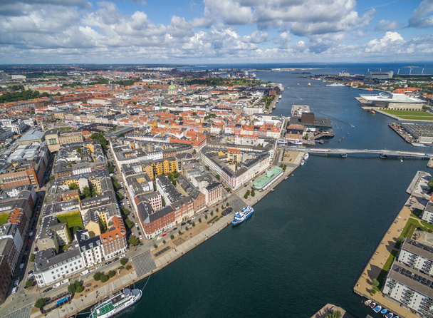 Copenhagen Cityscape, Dánia. Koppenhága Óváros, Nyhavn, Operaház, Street Food - Fotó, kép