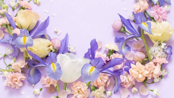 beautiful spring flowers on paper background - Φωτογραφία, εικόνα