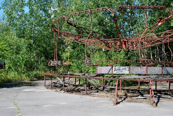 εγκαταλελειμμένο πάρκο ψυχαγωγίας στην Ουκρανία - Φωτογραφία, εικόνα