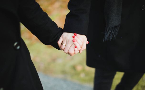 couple holding hands in the park - Fotó, kép