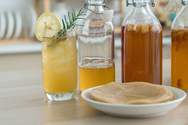 Kombucha superfood probiotic beverage in glass. Natural kombucha fermented tea beverage healthy organic drink in glass. - Foto, Imagem