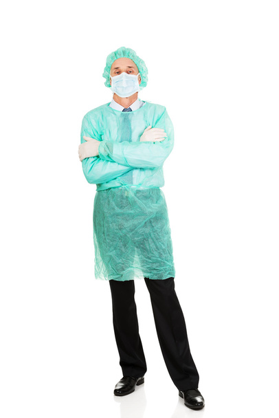 Αρσενικό γιατρός με προστατευτικά ρούχα - Φωτογραφία, εικόνα