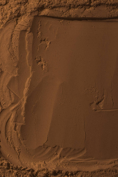 The surface of sand, clay, earth. Wheel dents, tire marks. Craters, depressions, bulges. Mars. Planet - Foto, Bild