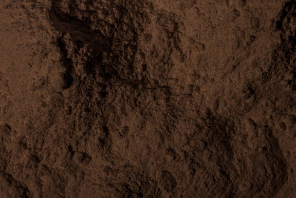 Texture d'argile, de sable, de terre. Brun. Contexte. Fissures, fissures, vagues, montagnes, cercles, creux. bosselée - Photo, image