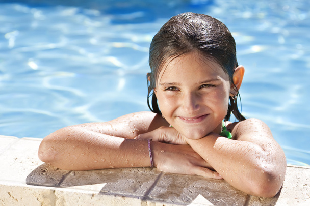 Happy Girl Leaning On The Edge Of A Swimming Pool - Foto, imagen