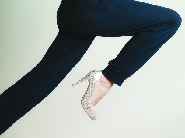 Silver high heels on female feet - Fotoğraf, Görsel