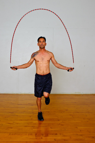 Скакающая верёвка как сердечно-сосудистые упражнения
 - Фото, изображение