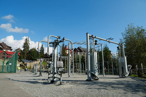 Sports ground for physical exercise on open air. Sports ground with exercise equipment in open air sport zone - Foto, afbeelding