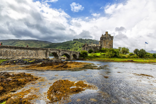Мбаппе вид на замок Эйлиан Донан, Шотландия - Фото, изображение