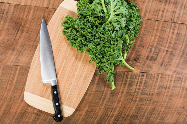 Green curly kale and knife - 写真・画像