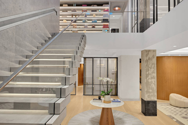 interior elegante de uma sala de estar com escadas vítreas, design de renderização 3d - Foto, Imagem