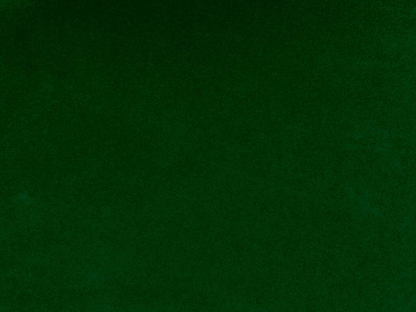 Dunkelgrüne, alte Samttextur, die als Hintergrund verwendet wird. Leerer grüner Stoffhintergrund aus weichem und glattem Textilmaterial. Es gibt Raum für Text. - Foto, Bild