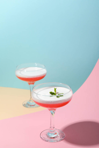 Concept of delicious cocktail, tasty Cosmopolitan cocktail - Foto, Imagen