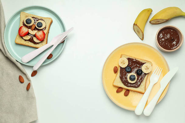 Ízletes reggeli vagy ebéd gyerekeknek - pirítós, étel, amit a gyermek magával vihet - Fotó, kép