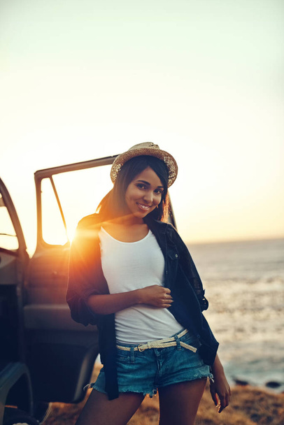 Summertime is road trip time. a young woman enjoying a relaxing roadtrip - Фото, зображення