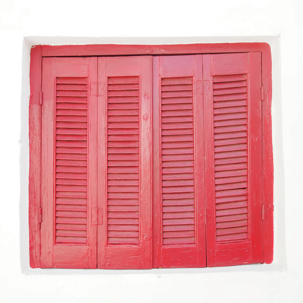 Vintage σπίτι κόκκινο παράθυρο - Φωτογραφία, εικόνα