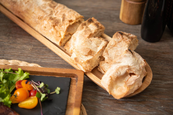 Closeup view of sliced baguette with crunchy crust - Foto, imagen