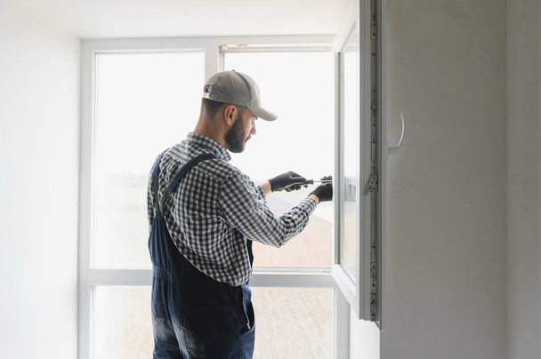 Construction worker installing window in house. - Foto, Imagem