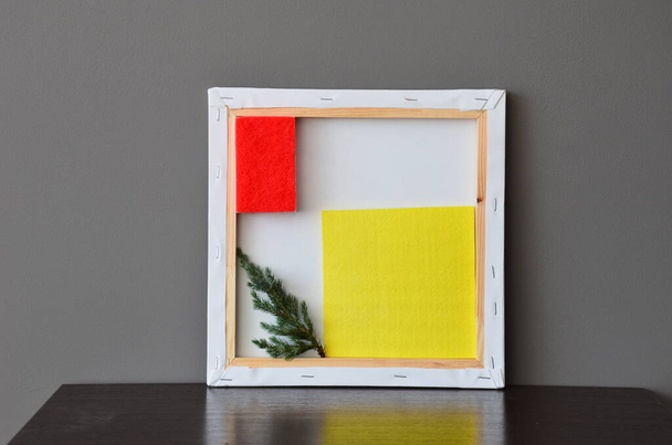 μια ξύλινη πινακίδα σε λευκό φόντο, μια εικόνα για τις διακοπές στο διαμέρισμα, ένα επίπεδο στυλ - Φωτογραφία, εικόνα