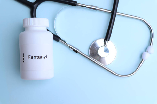 Tabletka fentanylu w białej butelce, tabletce, koncepcji medycznej lub aptece - Zdjęcie, obraz