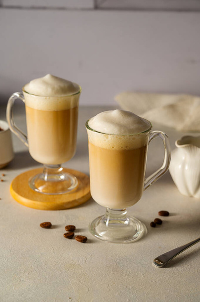 Two cups with coffee drink, latte or mocha with milk foam and cinnamon. - Foto, Bild