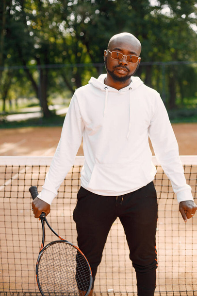 Tennis player in stylish wearing posing on court. Summer season, active wear. - Foto, afbeelding