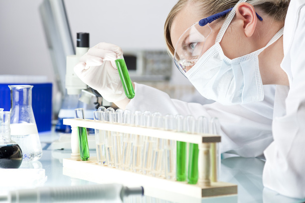 Female Scientist or Doctor With Green Solution In Laboratory - Foto, Bild