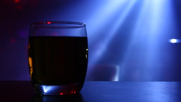 Drinkglas in de pub - Video