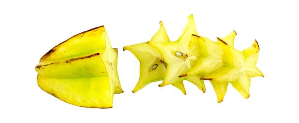 Plan horizontal de carambole starfruit mûre verte avec section transversale
 - Photo, image