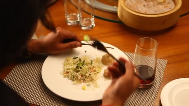 Petit déjeuner indien Snacks sur une table - Séquence, vidéo