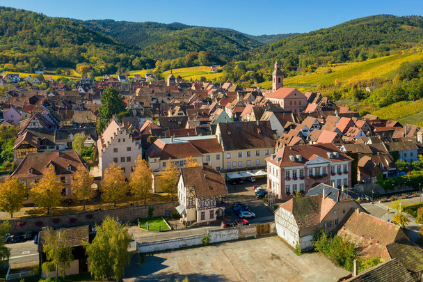 Historical Old town of Riquewihr set among vineyard terraces and hills in Alsace, France - 写真・画像